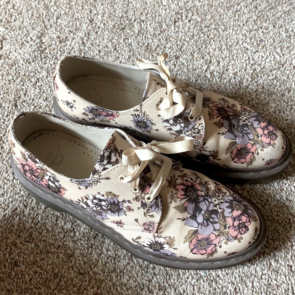 Dr Martens Lester Floral Oxford with ribbon laces